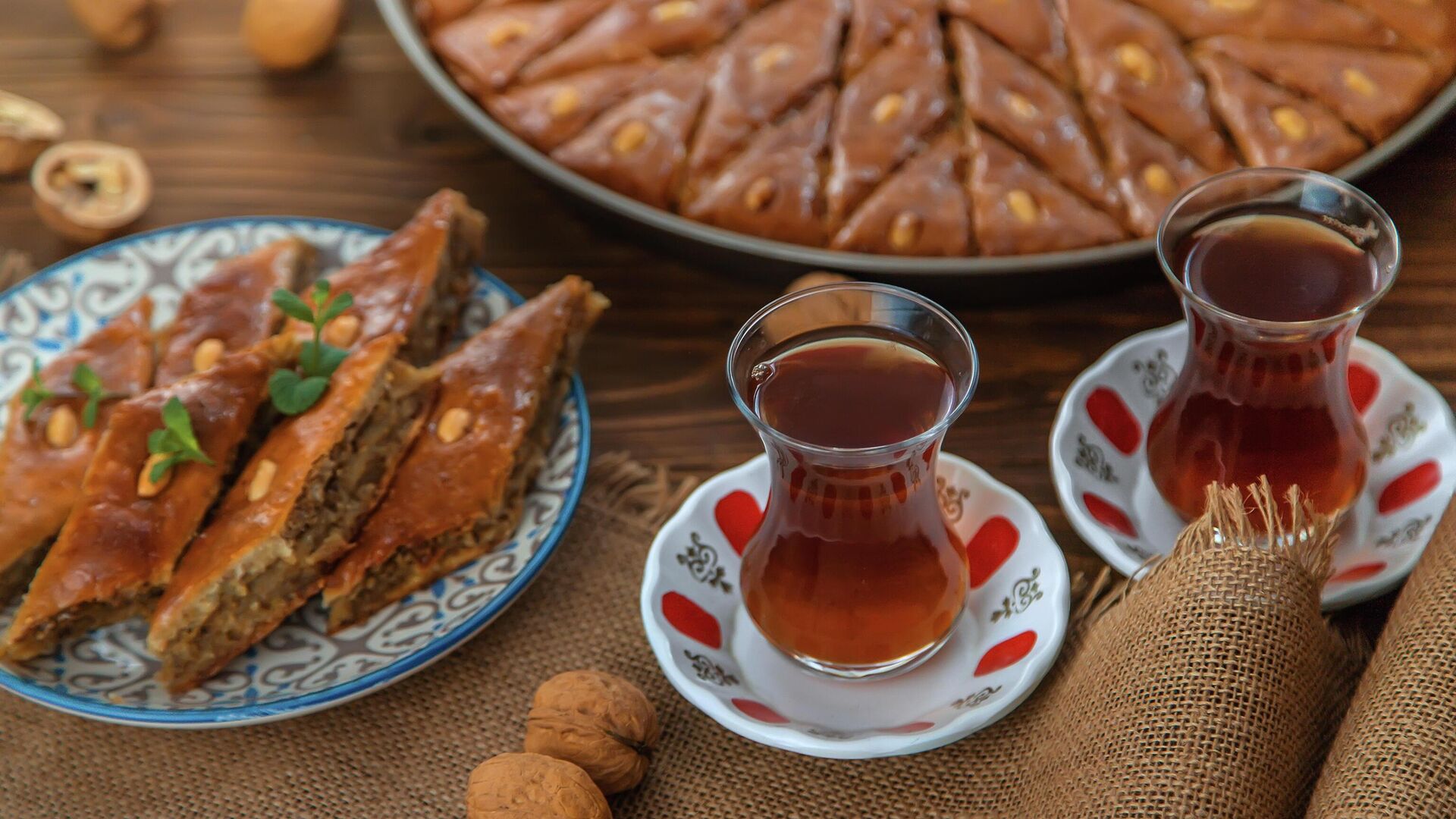 Турецкий чай с пахлавой - rnews, 1920, 21.10.2022