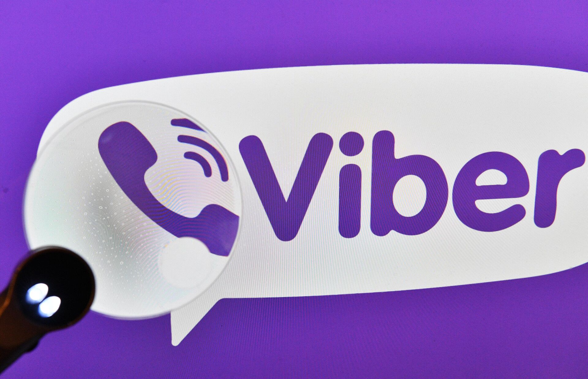 Логотип мессенджера Viber на экране смартфона - rnews, 1920, 23.11.2022