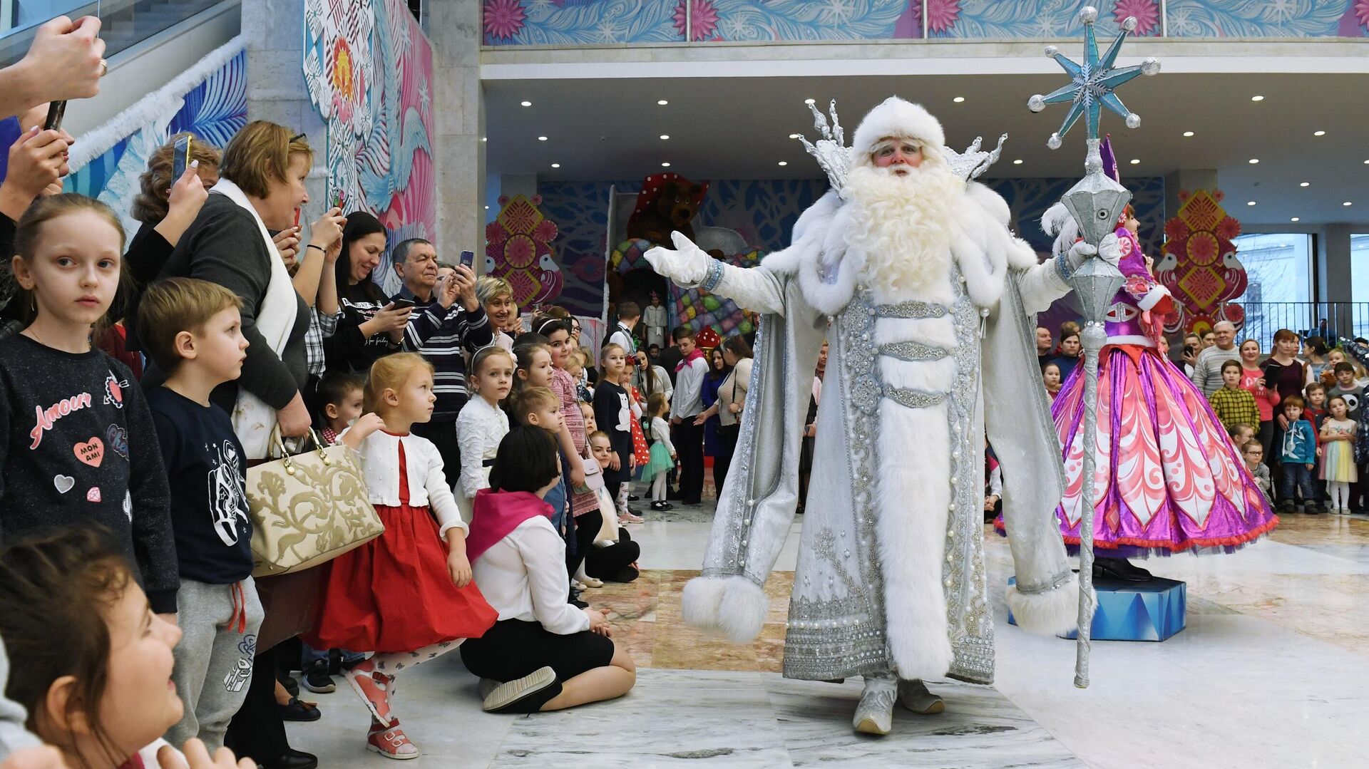 Дед Мороз на новогоднем детском представлении - rnews, 1920, 30.12.2022