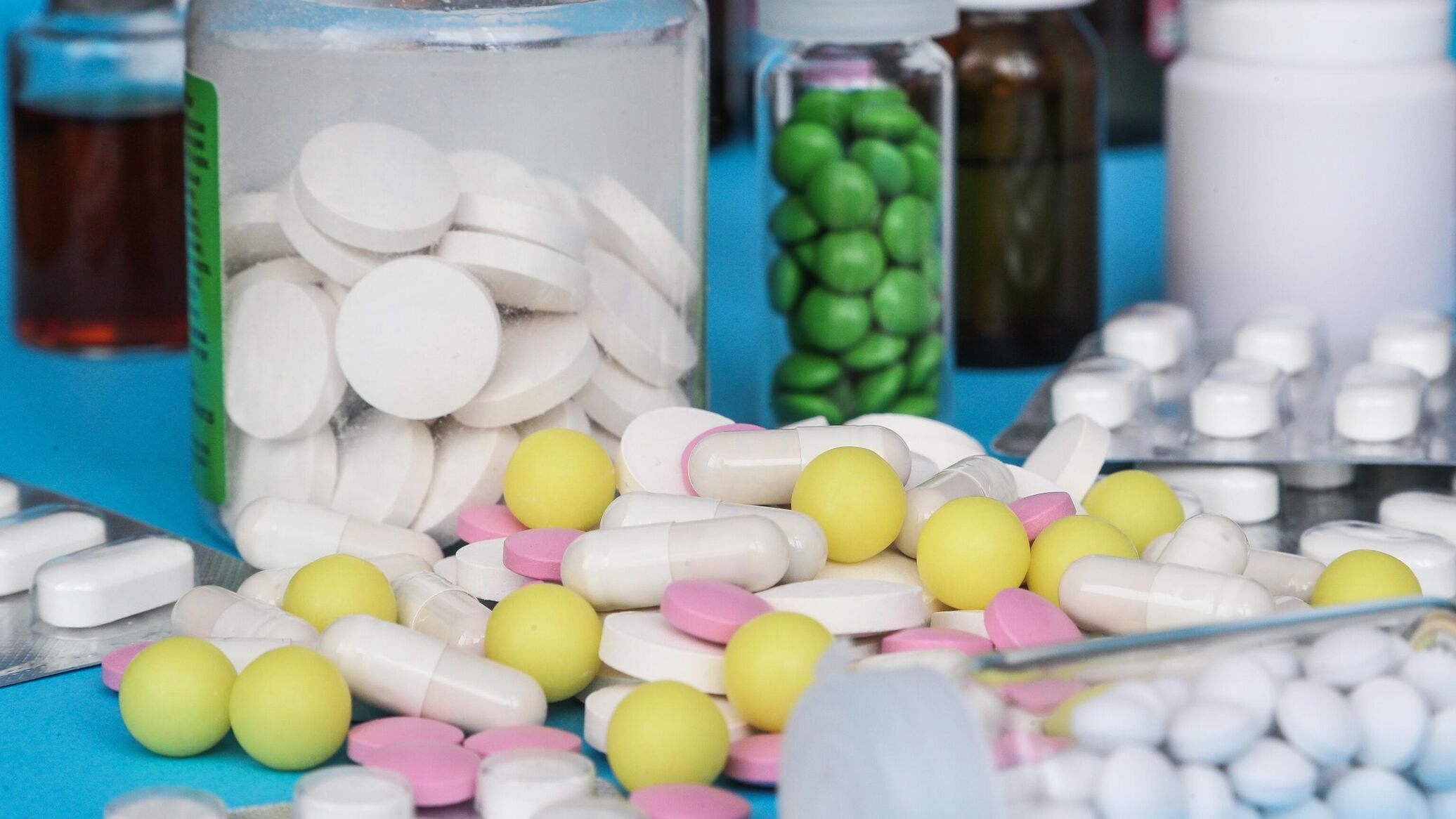 лекарства 2023. самолечение антибиотиками. арго новинки продукции 2023. противовирусные препараты 2023. лекарства 2023.