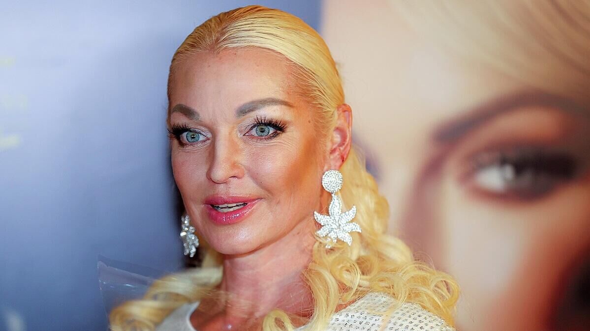 "Ходули!": Волочкова рассмешила публику оригинальной обувью - 12.08. ...