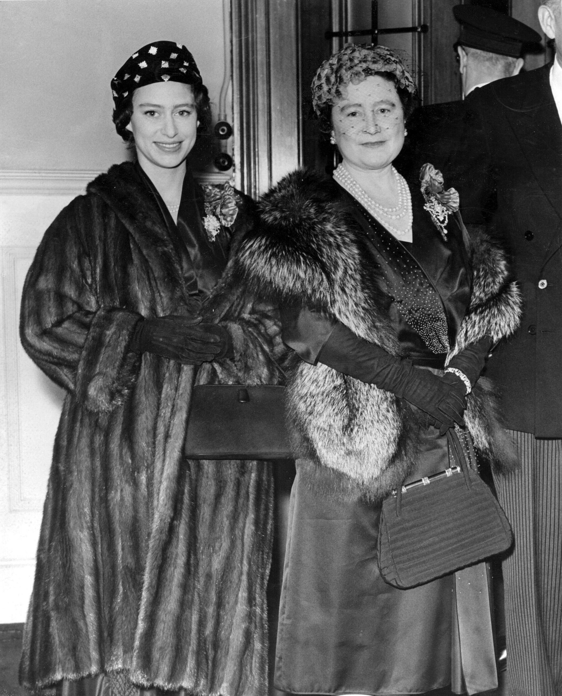 Принцесса Маргарет и ее мать, королева-мать Елизавета Боуз-Лайон - rnews, 1920, 22.08.2023