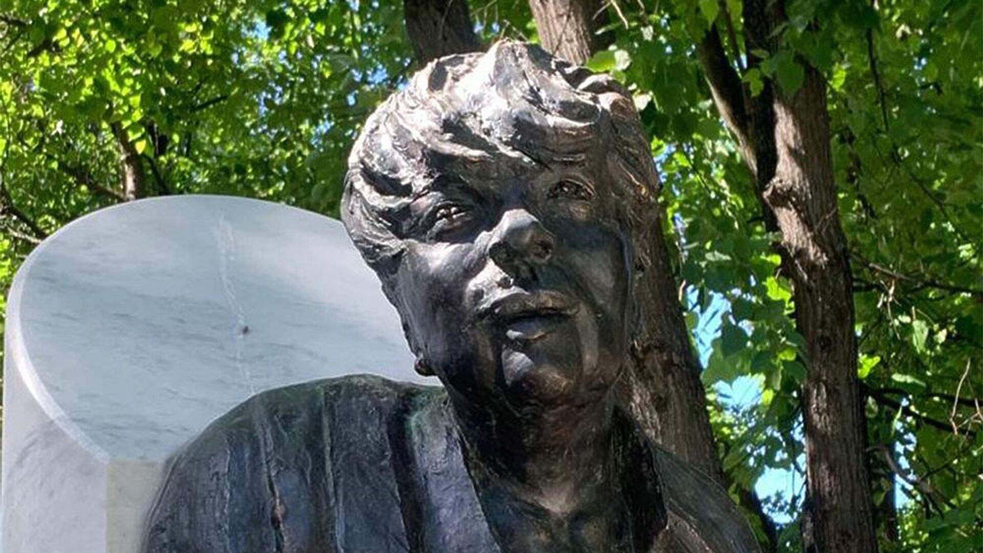 Памятник Галине Волчек на Новодевичьем кладбище - rnews, 1920, 18.09.2023