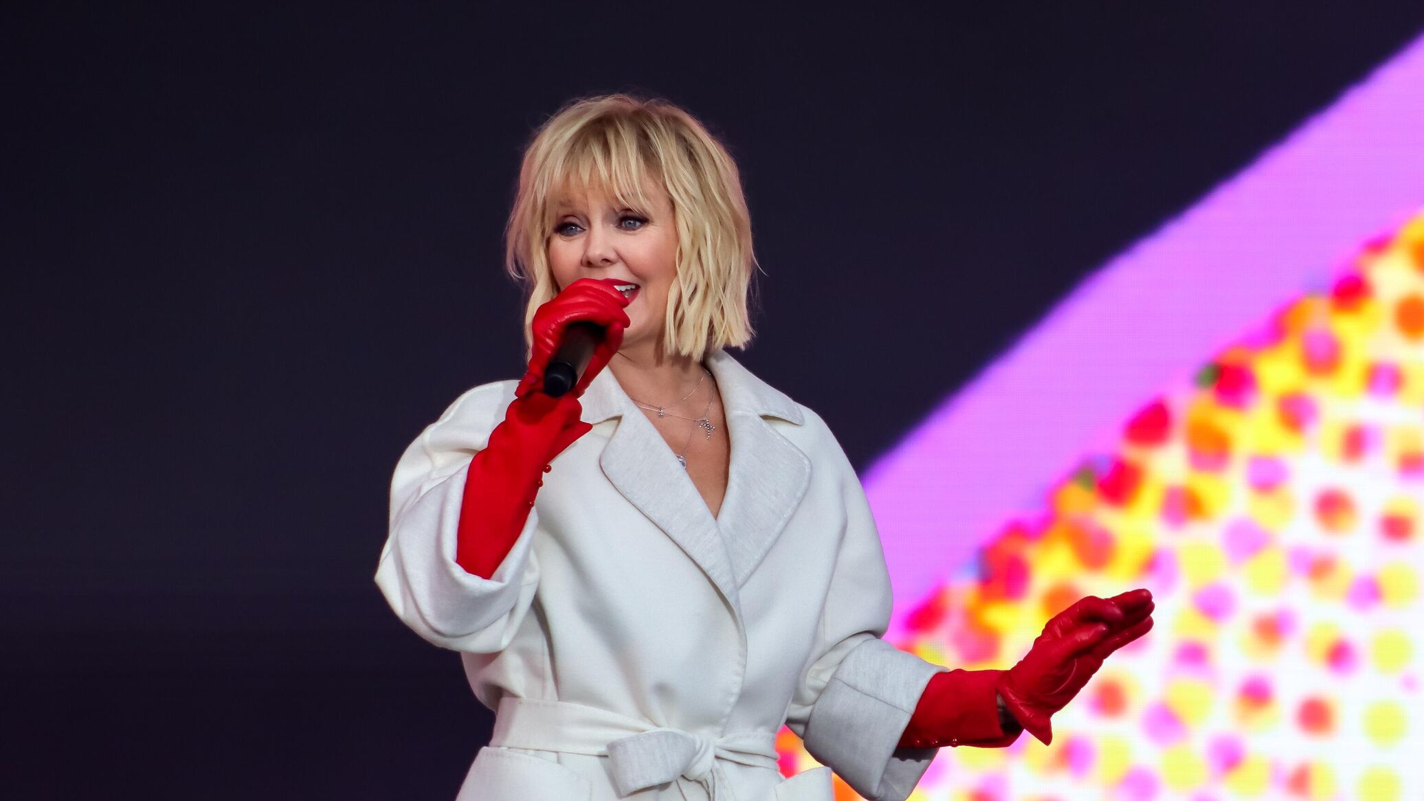 Включи видео валерии. Первый клип валерии видео. Певица с крутым голосом. Включи видео валерии. Включи видео валерии.