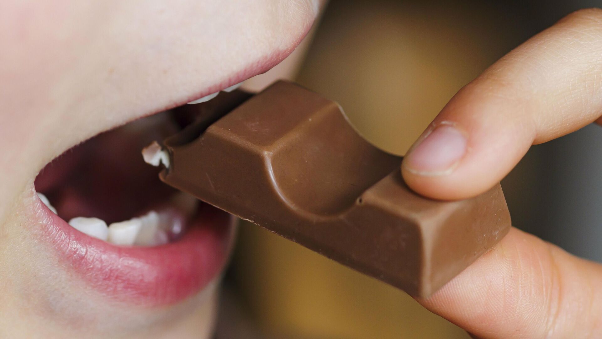 Вы всю жизнь ели шоколад неправильно: диетолог  - rnews, 1920, 30.10.2023