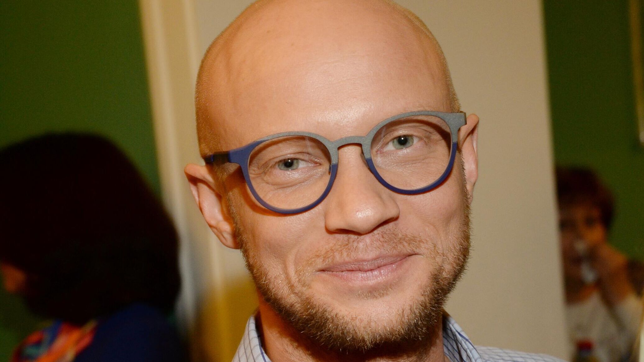 дмитрий хрусталев. лысый из камеди вумен. дмитрий хрусталев фото. хрусталёв, дмитрий юрьевич. лысый из камеди вумен.