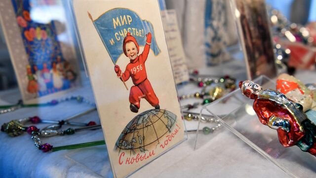 Советские открытки и новогодние игрушки