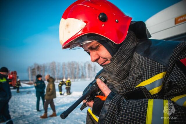 На трассе под Екатеринбургом двое оказались «в ловушке» - Уральский меридиан, 05.02.2025