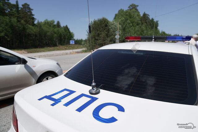 Под Первоуральском Lada Vesta сбила двух подростков на мопеде - Уральский меридиан, 01.07.2025