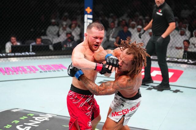 Пётр Ян деклассировал соперника на турнире UFC в Абу-Даби - Уральский меридиан, 27.07.2025