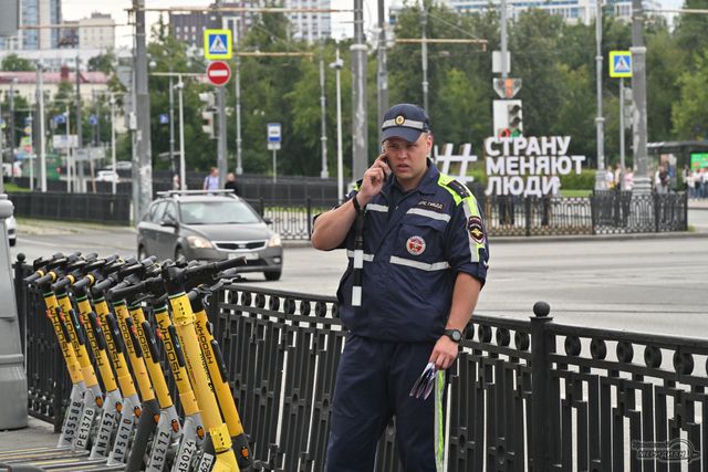ГАИ пресекла 11 нарушений на тротуарах Екатеринбурга в День знаний - Уральский меридиан, 03.09.2026