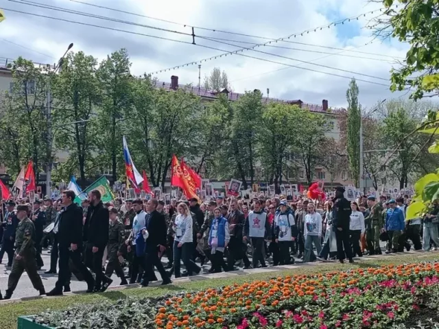 Сотни тысяч уфимцев прошли в колонне «Бессмертного полка» - Новости Уфы и Башкирии – UfacityNews.ru, 09.05.2025