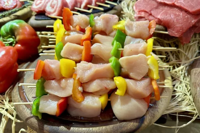 Нежирное мясо и натуральный маринад: как сделать шашлык безопасным? - SterlitamakTime.ru - главные новости Стерлитамака, 08.05.2025