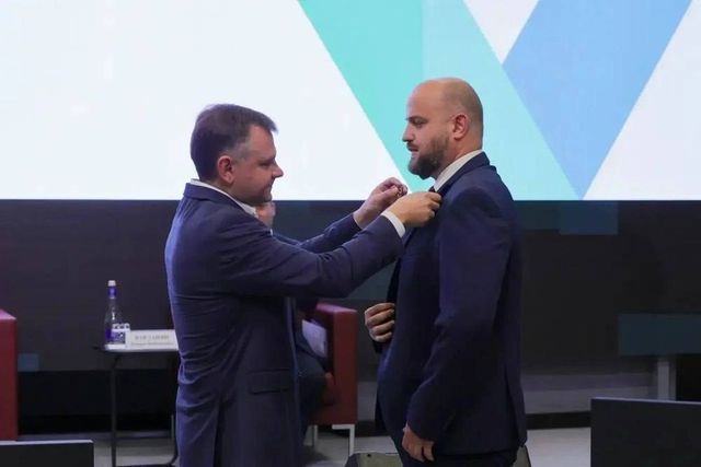 В Ростове наградили врача, который спасал пострадавших после атаки дрона в Архипо-Осиповке. В Ростове наградили врача, который спасал пострадавших после атаки дрона в Архипо-Осиповке. - Кубанские Новости, 15.08.2026