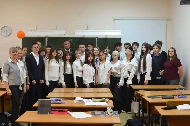 «Три главные опоры общества – врачи, учителя и воины»: Дьяченко встретился со школьниками «Три главные опоры общества – врачи, учителя и воины»: Дьяченко встретился со школьниками - Блокнот Воронеж, 15.09.2026