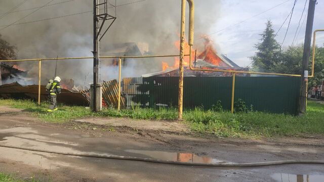 Опубликовано видео тушения пожара на Барнаульской улице в Нижнем Новгороде - Нижегородская правда, 16.06.2025