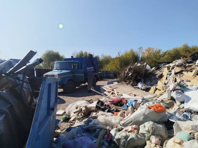 Грузовик свозил мусор на территорию Шуваловского канала на Автозаводе - Нижегородская правда, 17.09.2025