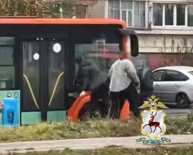 Бастрыкин заинтересовался буйным нижегородцем, разбившим стекло автобуса - Нижегородская правда, 29.10.2025