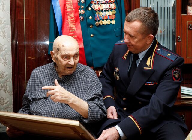 Ветеран МВД из Нижнего Новгорода Геннадий Луканов отмечает 100-летие - Нижегородская правда, 01.11.2025