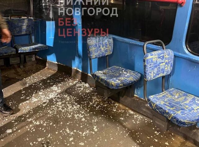 Неизвестный разбил окно в трамвае №6 в Нижнем Новгороде - Нижегородская правда, 07.11.2025