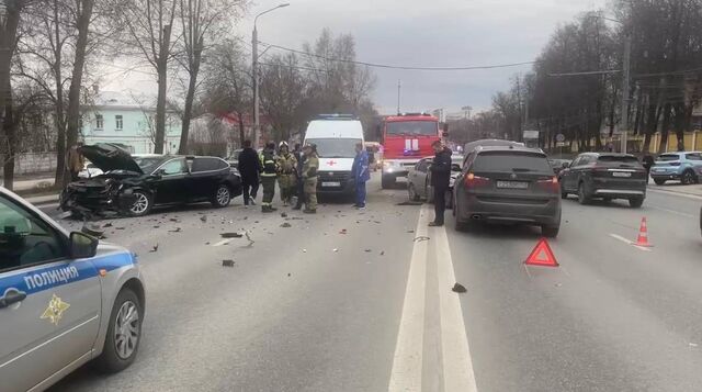 ДТП с участием трех автомобилей произошло на проспекте Гагарина - Нижегородская правда, 13.04.2026