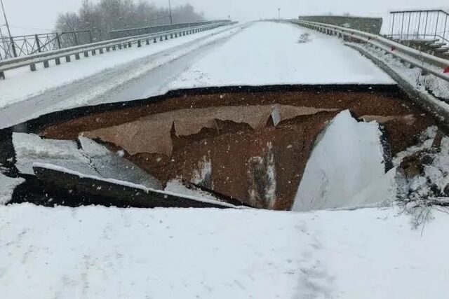Крупный провал образовался на автодороге в Вадском районе - Нижегородская правда, 20.04.2026