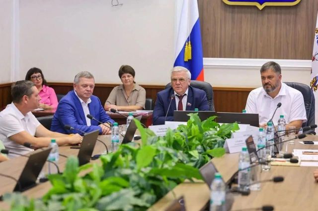 Глава Дзержинска Михаил Клинков поздравил работников торговли с праздником - Нижегородская правда, 25.07.2026