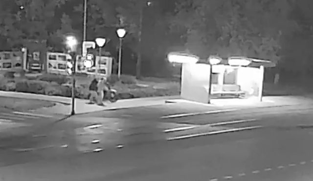 Трое нижегородцев, разбившие «умную» остановку, попали на видео - Нижегородская правда, 12.10.2026