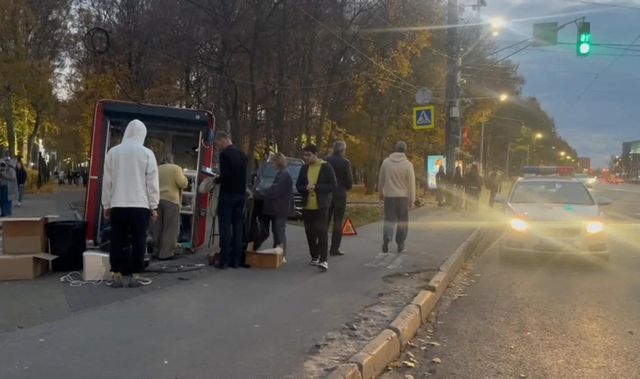 Водитель иномарки снес кофейню в центре Нижнего Новгорода - Нижегородская правда, 17.10.2026