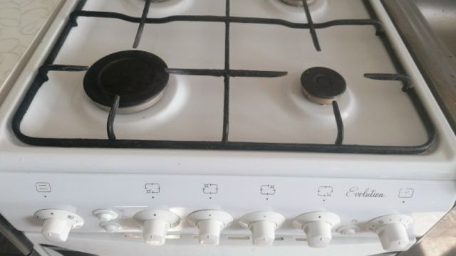 Способ 2 стаканов — и решётка газовой плиты как новая: многолетний нагар отходит за час - Время Воронежа, 22.08.2026