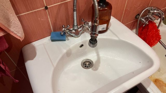 Рыжие потёки у крана не трите чем попало: одно неверное средство испортит покрытие — сначала проверьте, из чего сделана сантехника Рыжие потёки у крана не трите чем попало: одно неверное средство испортит покрытие — сначала проверьте, из чего сделана сантехника - Время Воронежа, 06.09.2026