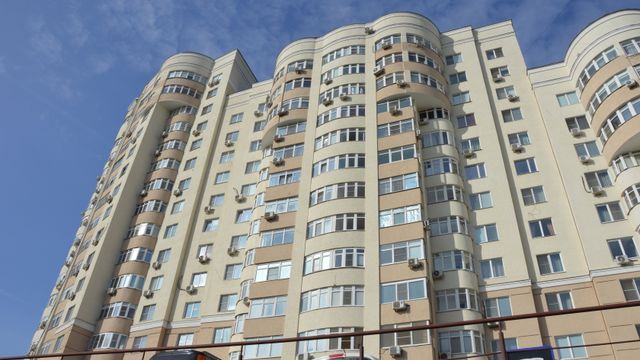 В Отрадном под окнами многоэтажки обнаружено тело человека - Время Воронежа, 06.09.2026