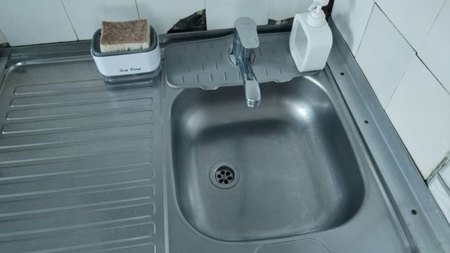 Раковина из нержавейки чистая, а разводы всё равно остаются: оказалось, всё решает последний шаг уборки - Время Воронежа, 04.10.2026