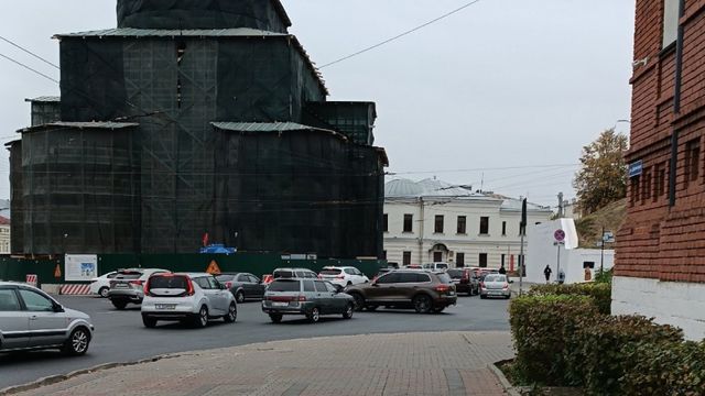 Кто в 2026 году должен проехать первым на съезде с кольца — ответ ПДД удивит многих водителей Кто в 2026 году должен проехать первым на съезде с кольца — ответ ПДД удивит многих водителей - Время Воронежа, 20.10.2026