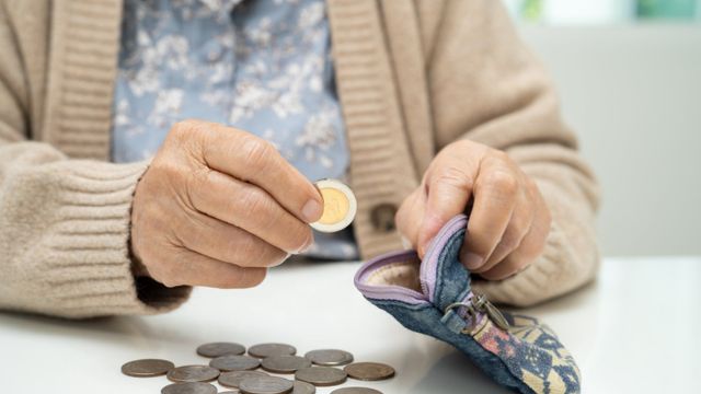 Пенсия ниже 32 577 рублей: какие льготы и доплаты положены в 2026 году - Время Воронежа, 23.10.2026