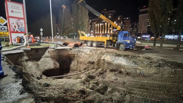 В Коминтерновском районе Воронежа продолжают ремонт повреждённого коллектора - Время Воронежа, 25.10.2026