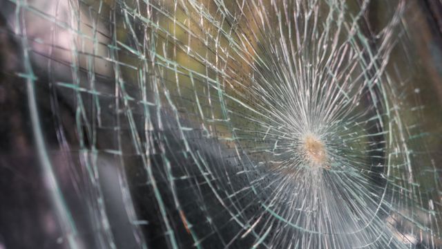 В Воронеже обследуют повреждённые объекты после атаки БПЛА В Воронеже обследуют повреждённые объекты после атаки БПЛА - Время Воронежа, 26.10.2026