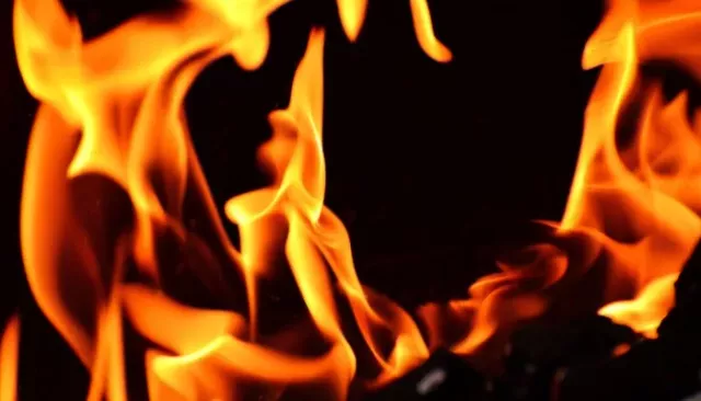 Появились кадры мощного пожара на месте стройки ресторана в Горном Алтае - Толк, 25.04.2024
