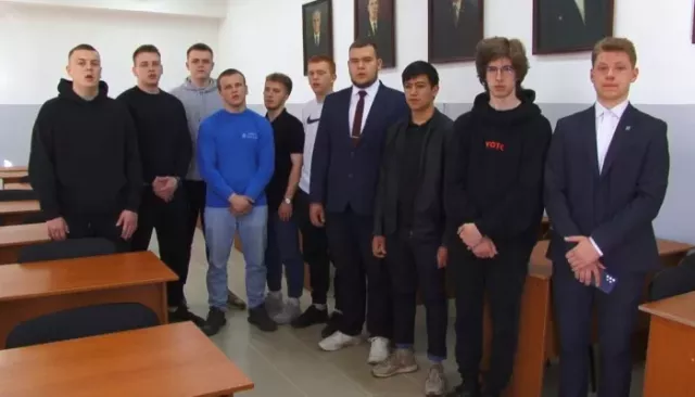 Алтайские студенты присоединились к Всероссийской патриотической акции "Мы помним" - Толк, 08.05.2024