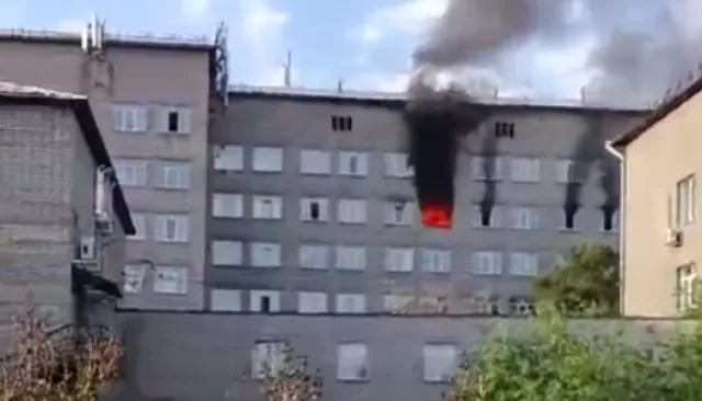 Спасли более 40 человек: что известно о пожаре в ЦГБ Бийска - Толк, 10.05.2024