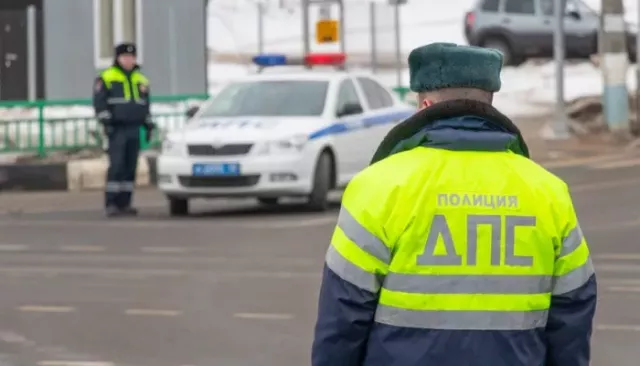 Пятерых человек оштрафовали за свадебный переполох на Павловском тракте в Барнауле - Толк, 21.11.2024