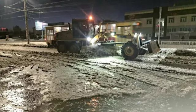 В Барнауле ликвидируют последствия коммунальной аварии на Попова - Толк, 06.01.2025