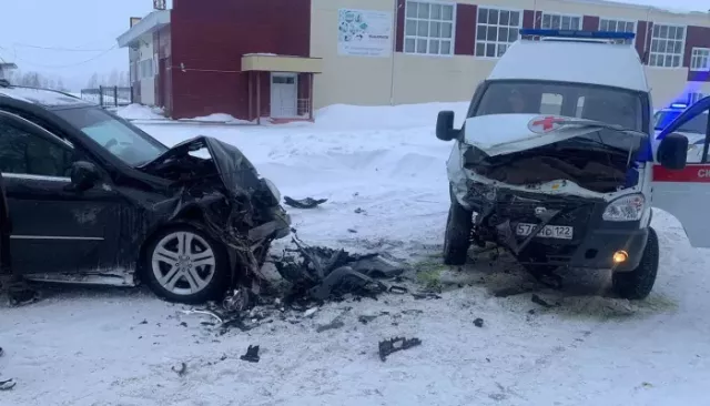 Трое работников скорой помощи пострадали в ДТП в Змеиногорске - Толк, 09.01.2025