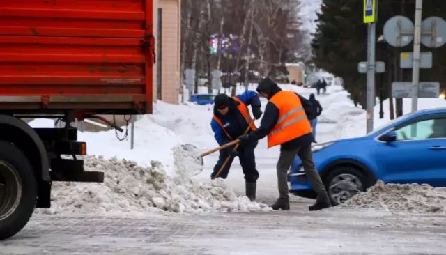 Барнаул за три дня "завалило" половиной месячной нормы осадков - Толк, 04.02.2025