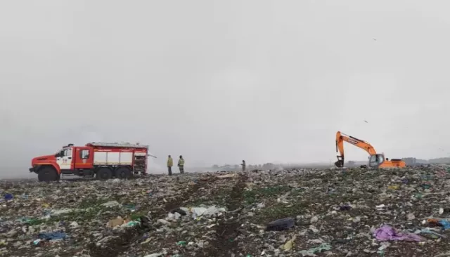 В Бийске ликвидировали открытое горение на мусорном полигоне. Фото - Толк, 19.05.2025