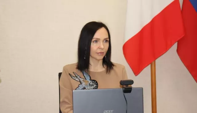 Чиновницу из Вологодской области отправили в отставку за слова дочери о фраерах и СВО - Толк, 20.05.2025
