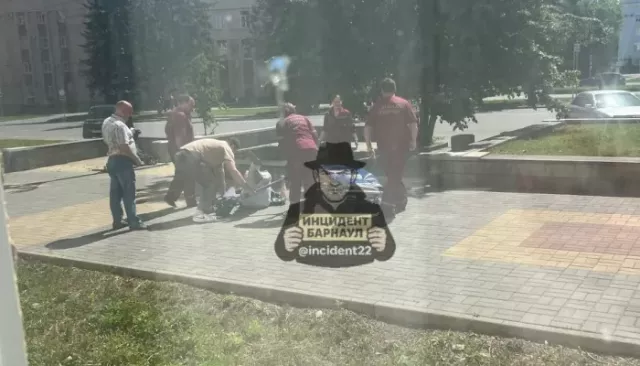 В Барнауле на улице Молодежной разбился электросамокатчик - Толк, 25.05.2025
