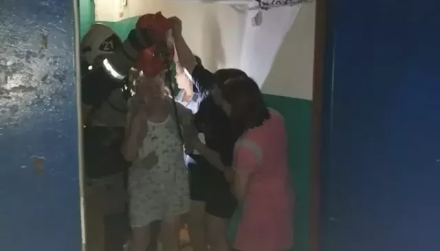 Чайник стал причиной пожара и массовой эвакуации в бийской пятиэтажке - Толк, 22.06.2025