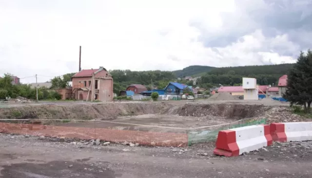 В Горно-Алтайске завершили демонтаж старого корпуса школы №12 - Толк, 25.06.2025