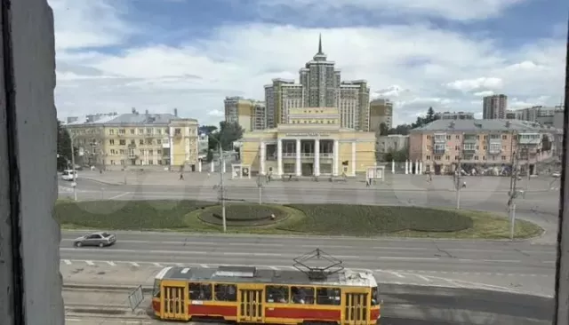 Четырехкомнатную квартиру с обзорным видом на площадь Октября продают в Барнауле - Толк, 29.06.2025